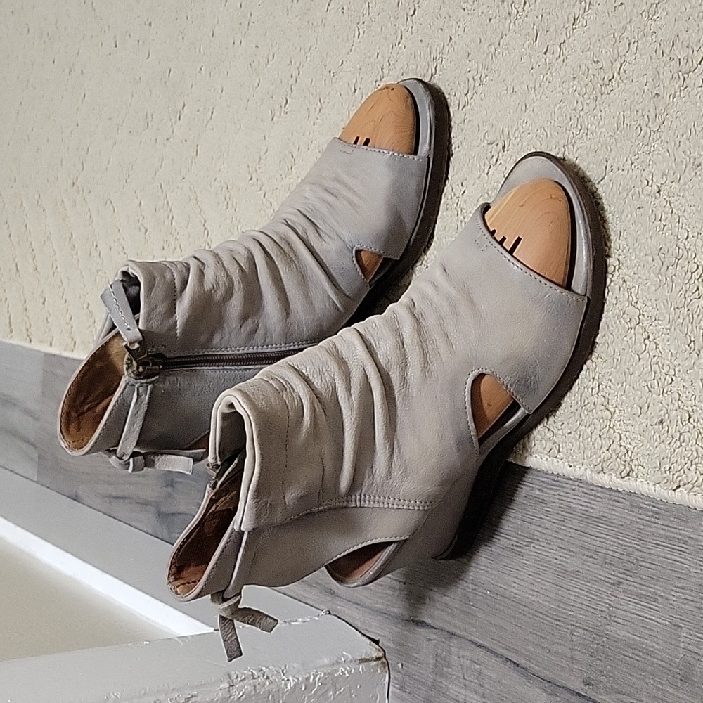 Womens Open-Toe Wedge Booties in Light Gray